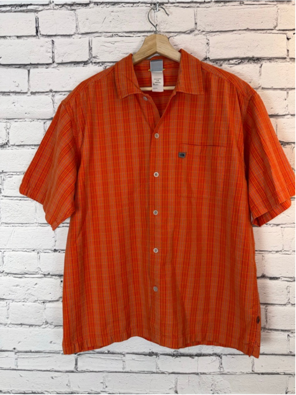 Men's The North Face Casual Button Down Shirt size Large Orange Striped A5